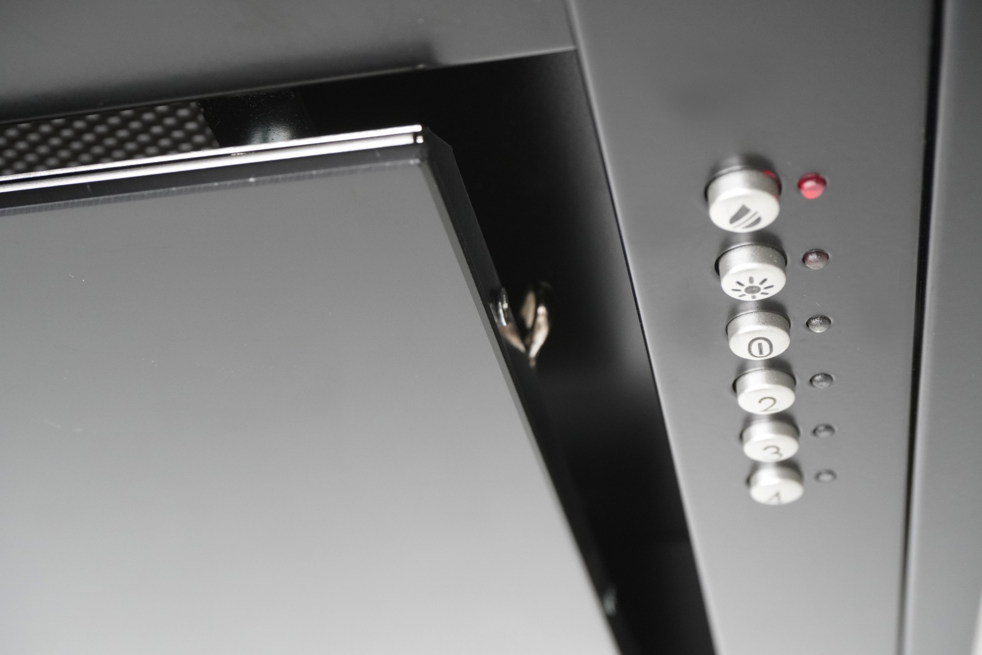 SL927 built-in hood with anti-drop system
